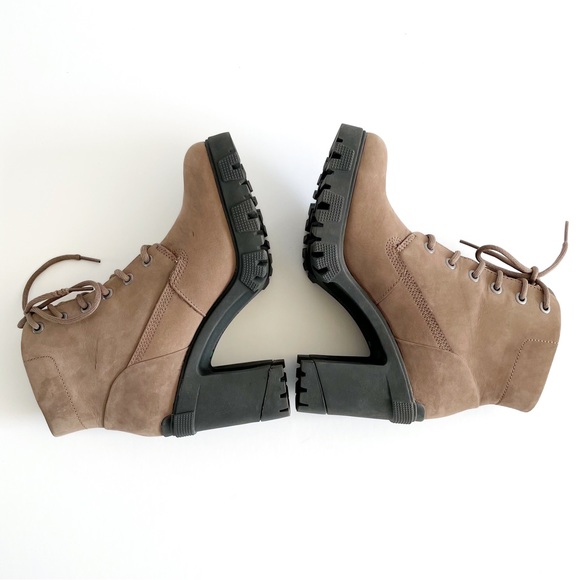 Timberland Women's Lana Point Lace Up Boots Taupe Nubuck Size 8.5
